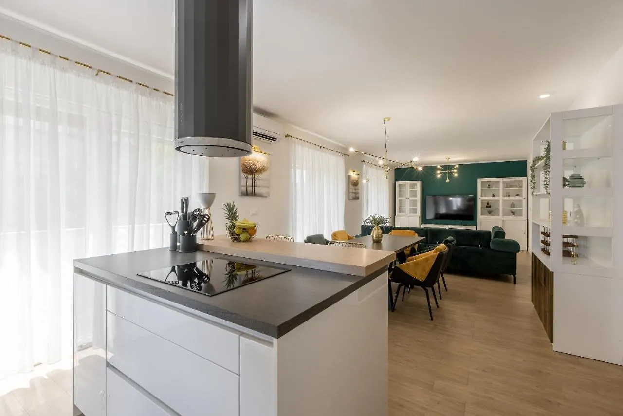 Apartment & Room Ileana 스플리트 0*,  크로아티아